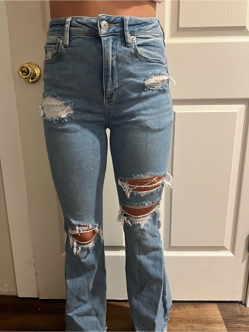 American Eagle Super High Rise Flare Jeans Size 4 Light Wash Distressed Ripped - Picture 1 of 7